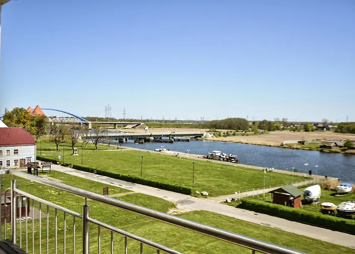 Z Widokiem Na Rzeke Dziwna - Valhalla アパート *